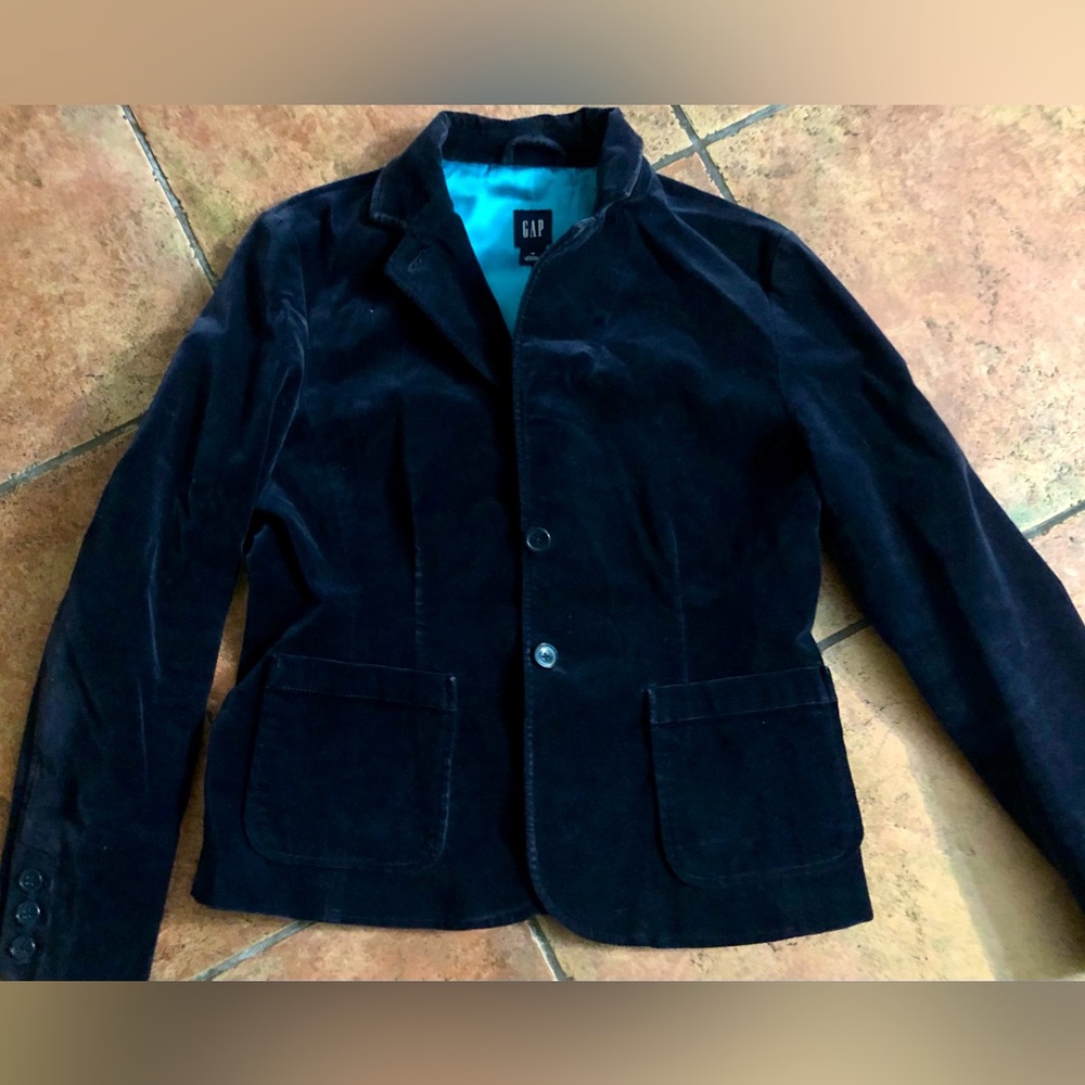 GAP women’s size 12 dark blue velvet blazer with turquoise lining.